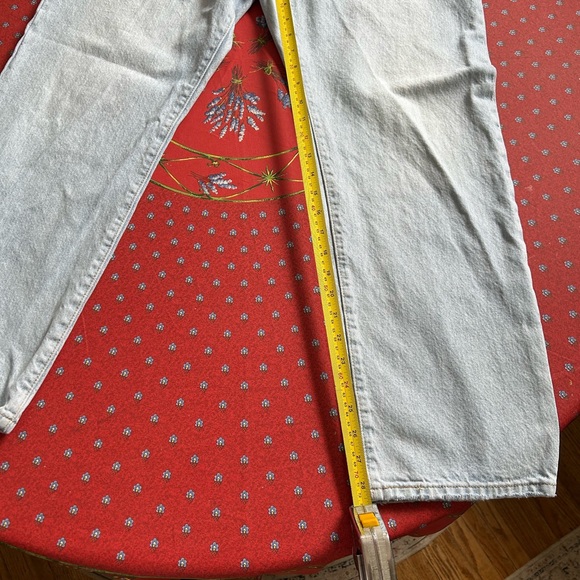 Levi’s women’s Lo Pro style light denim size 31 - Picture 4 of 7